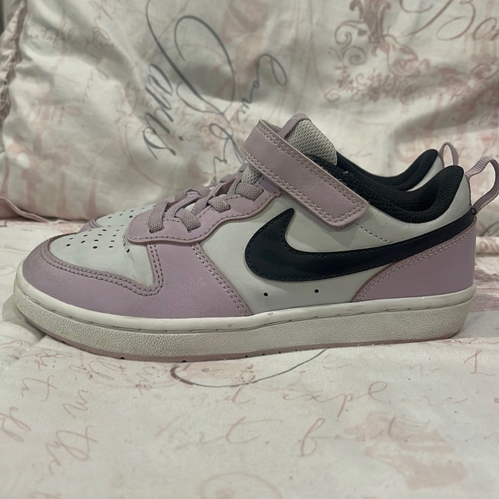 Gilts Nike shoes
